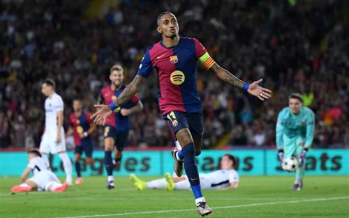 巴塞罗那 vs 年少男孩