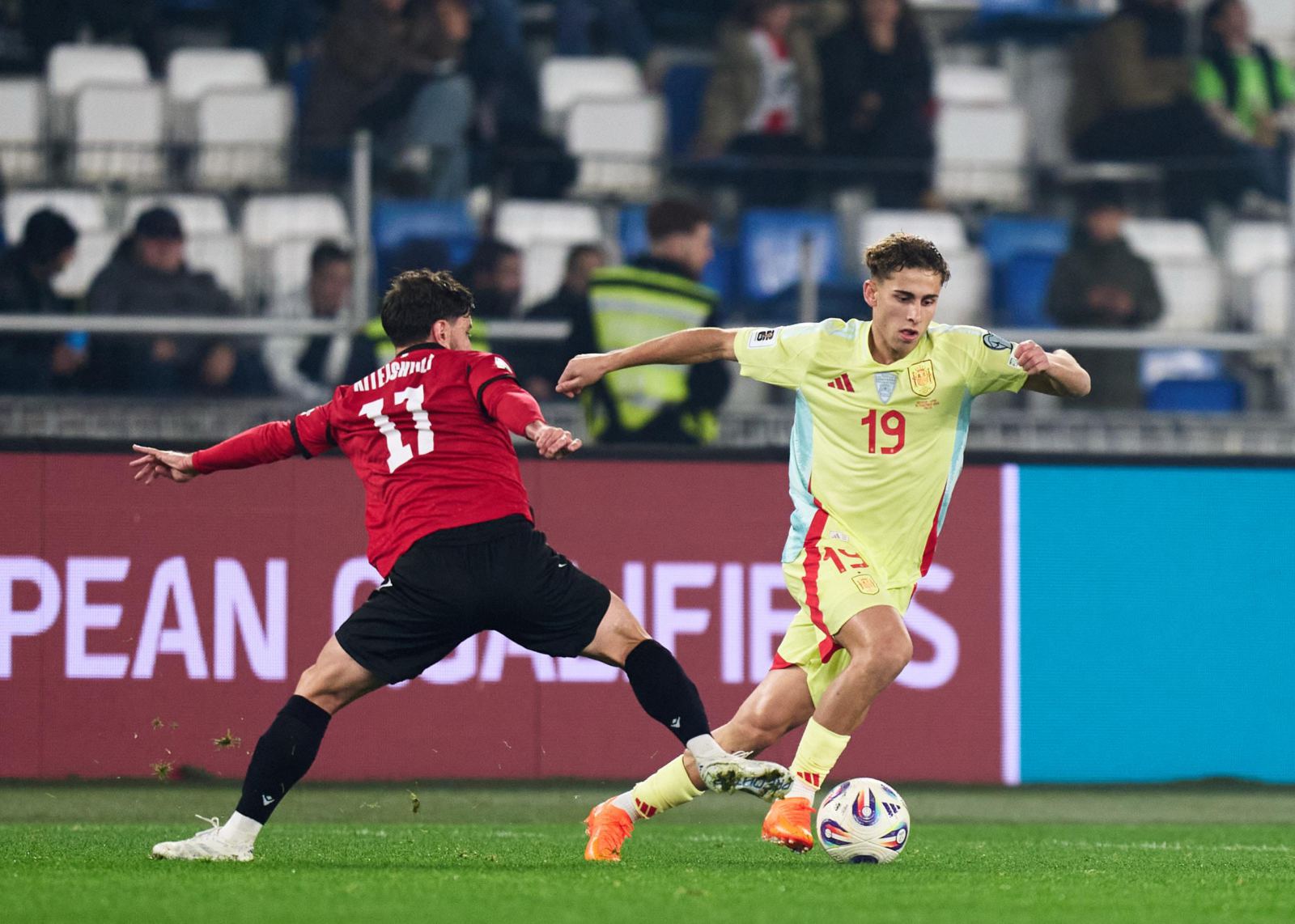 西班牙vs格鲁吉亚全场：盘球率61-39，打门10-5