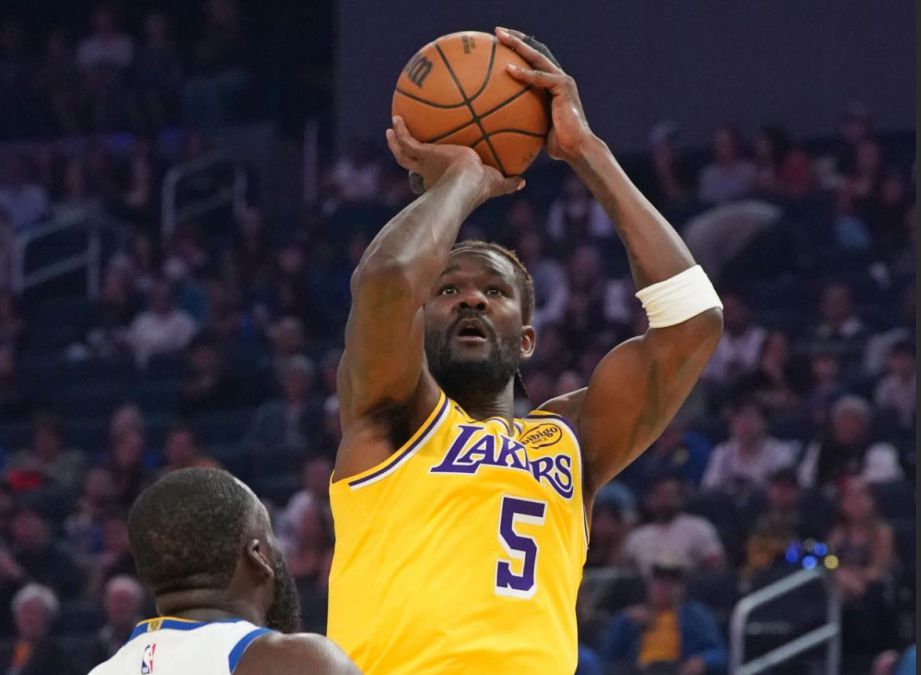 艾顿前13场4次砍下20+10，上赛季一共只有6场