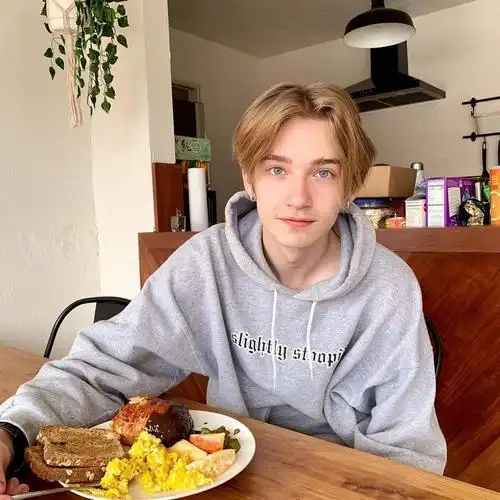 6686体育app高级作者Hayden