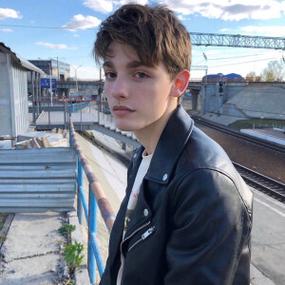 Trăng sáng và gió trong