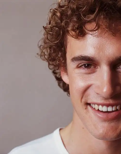 6686体育app铁牌作者Deborah