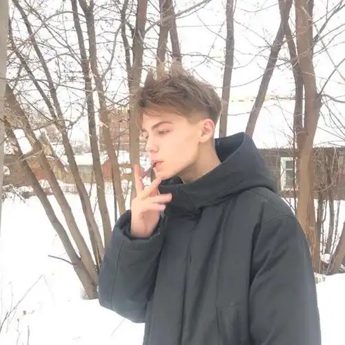 6686体育app铁牌作者Evelyn