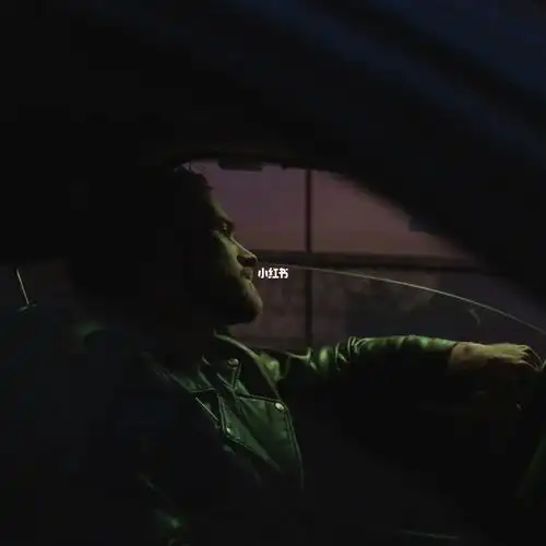 Như bông hoa trong gương