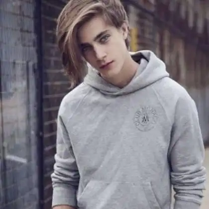 Ngàn dặm hoa rơi