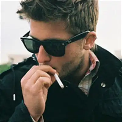 Câu cá một mình dưới trăng