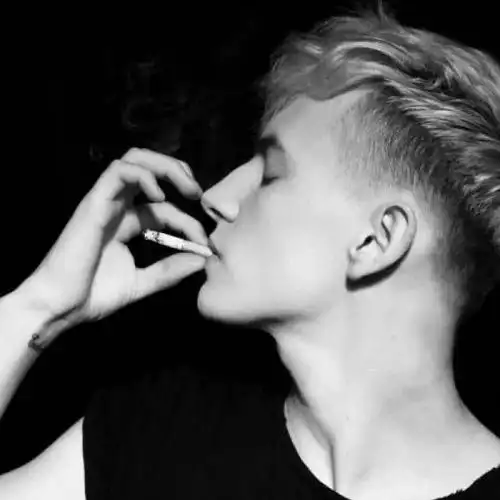 Nước mắt người đẹp say bất tử