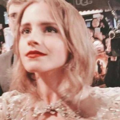 Trăng sáng và bóng hoa chuyển động