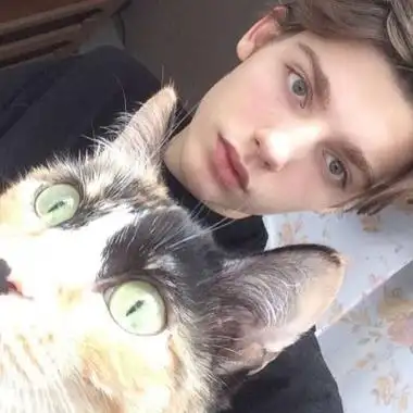 khuôn mặt bĩu môi