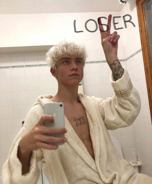 6686体育app铁牌作者Victoria